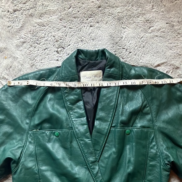 80s forest green vintage leather jacket, gathered waist, puff shoulders no size - Picture 9 of 12